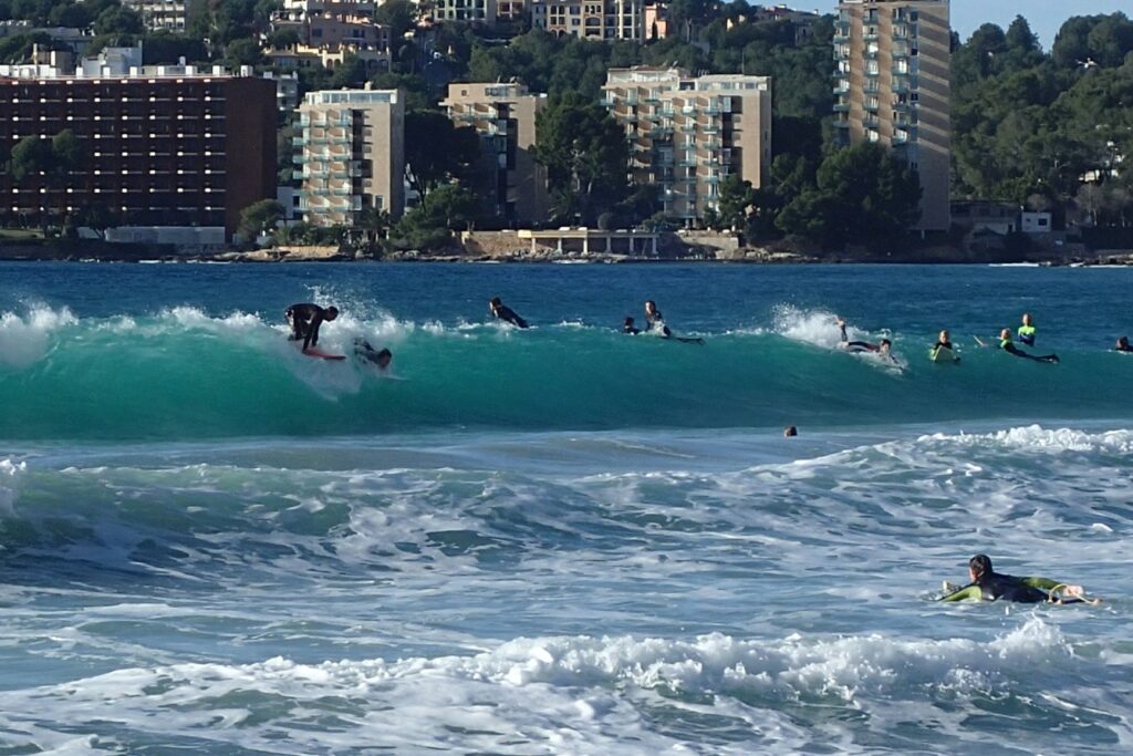 Surfing the Med Mallorca