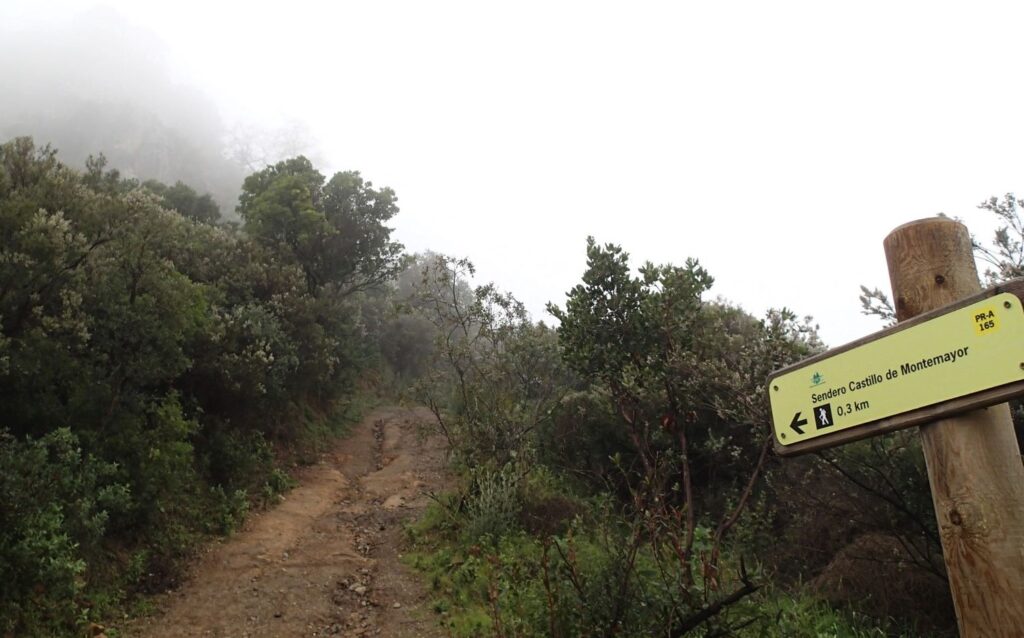 Walking track to Montemayor Castle