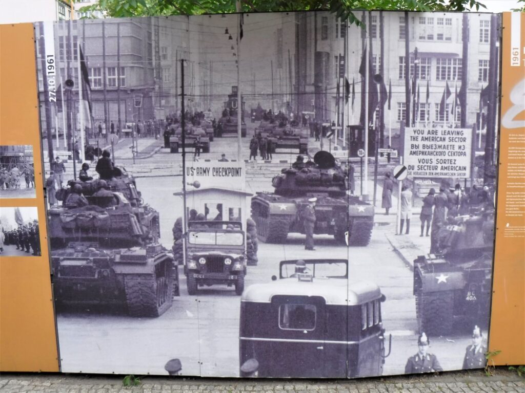 Tank standoff Checkpoint Charlie