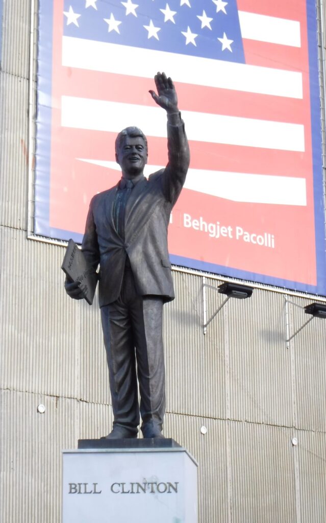 Bill Clinton Statue exploring Pristina